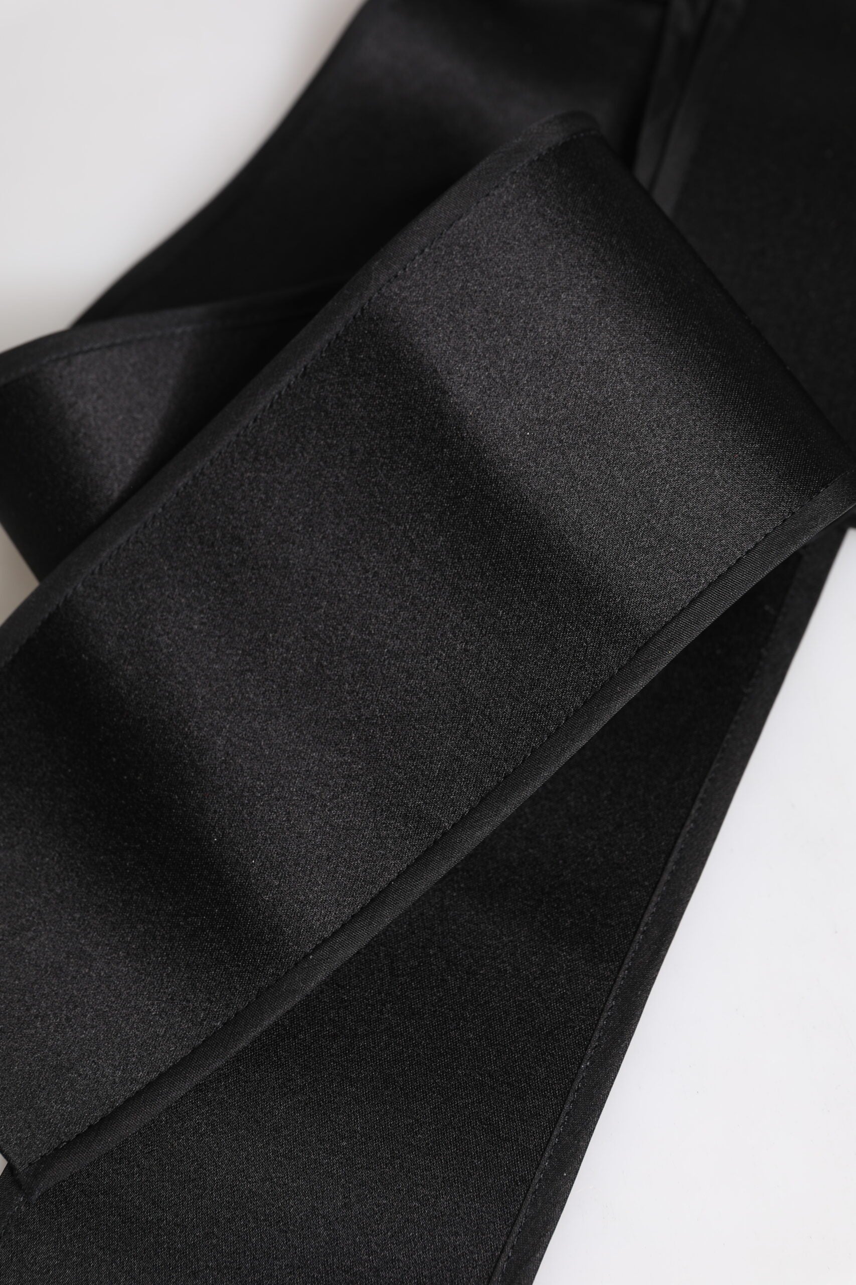 Breiter Taillengürtel aus schwarzem Satin