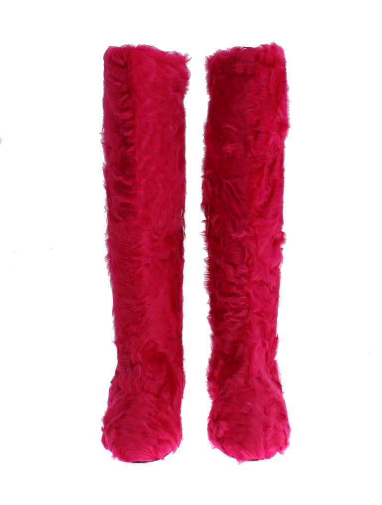 Flache Stiefel aus rosafarbenem Lammfell-Leder