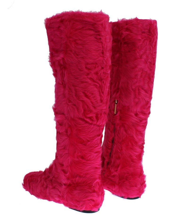 Flache Stiefel aus rosafarbenem Lammfell-Leder