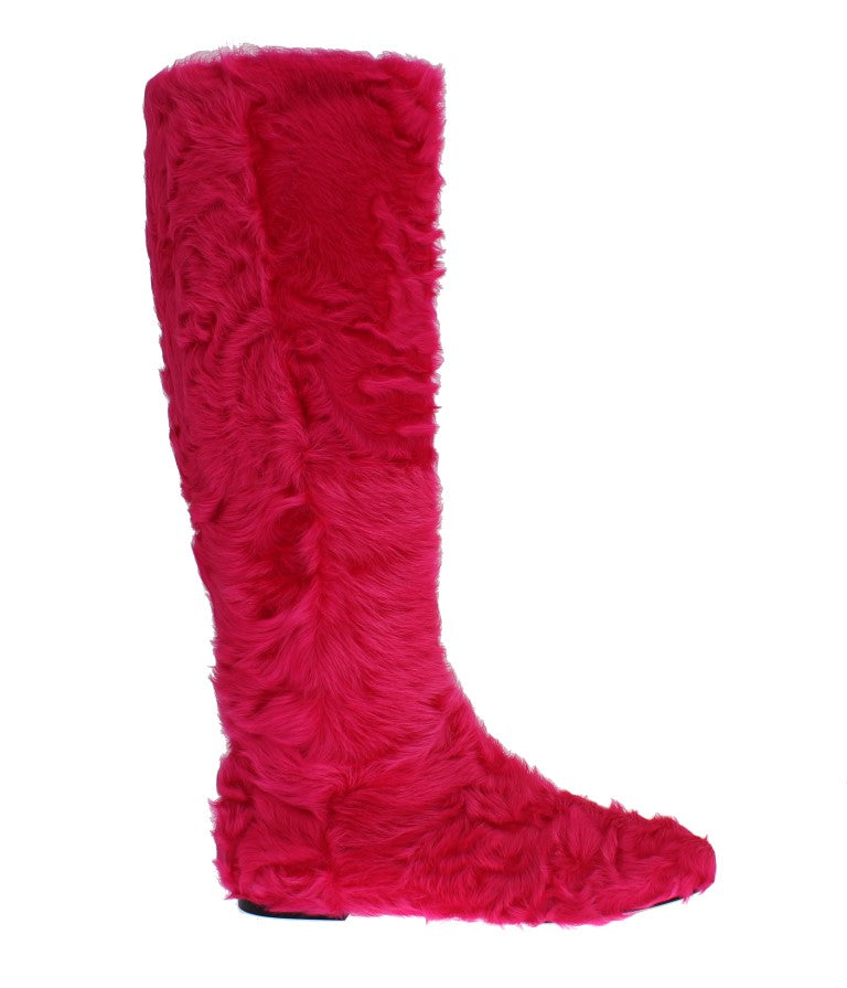Flache Stiefel aus rosafarbenem Lammfell-Leder