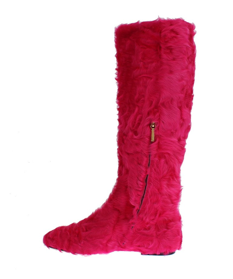 Flache Stiefel aus rosafarbenem Lammfell-Leder