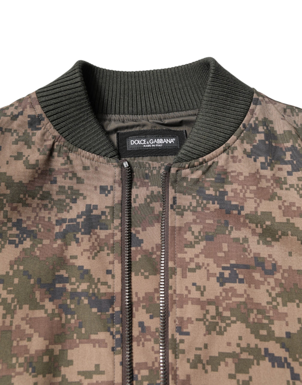 Bomberjacke im braunen Camouflage-Muster mit durchgehendem Reißverschluss