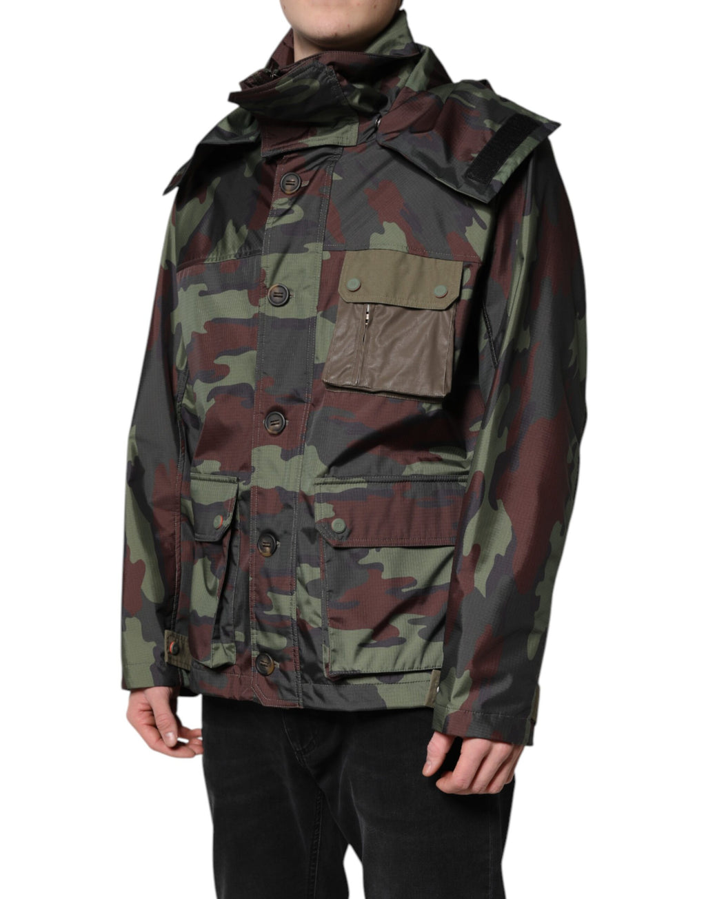 Bunte Camouflage-Jacke mit Knöpfen und Kapuze