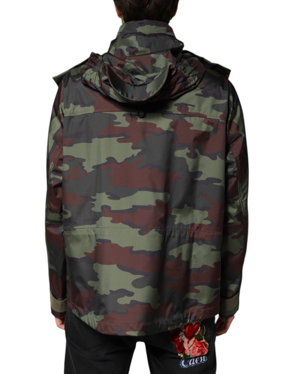 Bunte Camouflage-Jacke mit Knöpfen und Kapuze