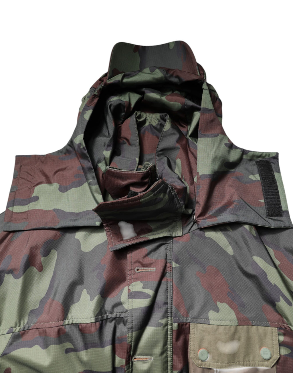 Bunte Camouflage-Jacke mit Knöpfen und Kapuze