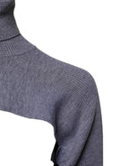 Grauer Strickpullover aus Wolle mit Rollkragen, bauchfrei