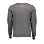 Grauer Herrenpullover aus Wolle