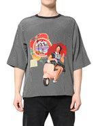 Schwarzes T-Shirt mit grafischem Muster und kurzen Ärmeln