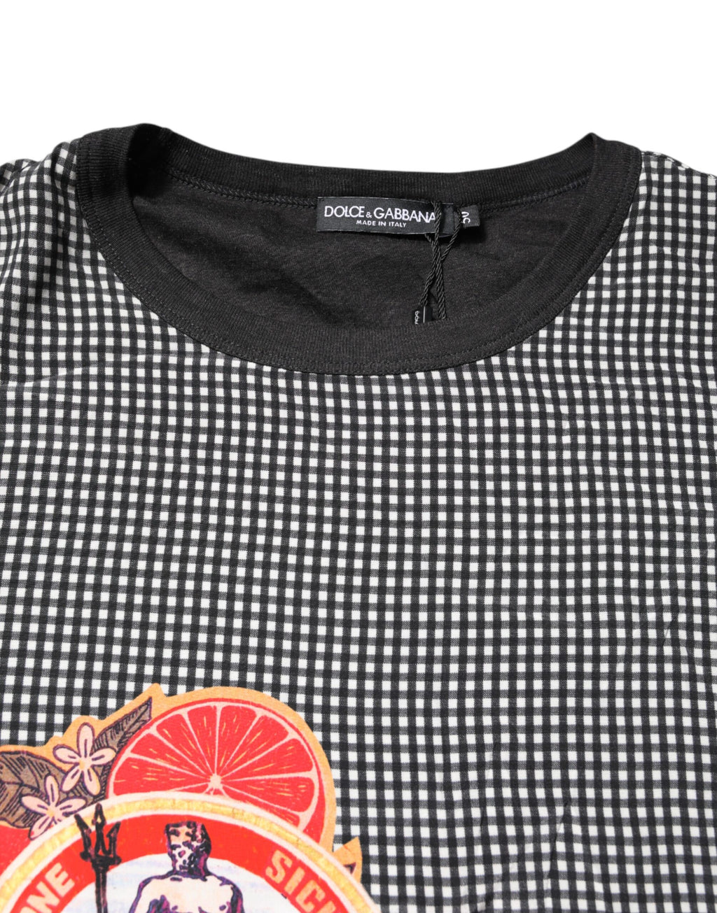 Schwarzes T-Shirt mit grafischem Muster und kurzen Ärmeln