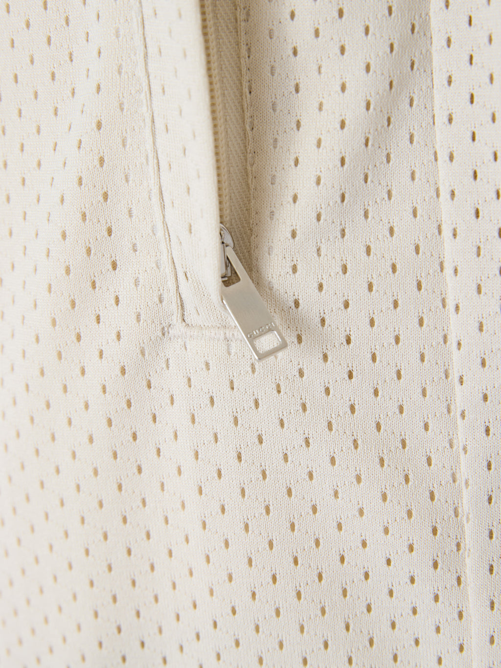Cremefarbene Polyester-Logo-Shorts