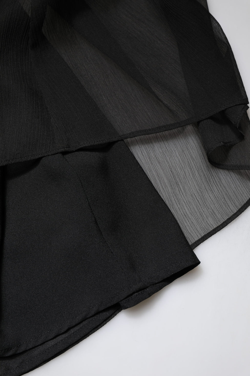 Schwarzes ärmelloses langes Ballkleid aus Tüll mit Perlen