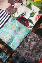 Mehrfarbiges ärmelloses Etuikleid im Patchwork-Stil