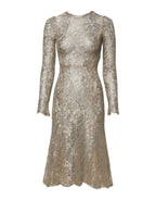 Goldfarbenes geblümtes Spitzenkleid mit langen Ärmeln und ausgestelltem Rock