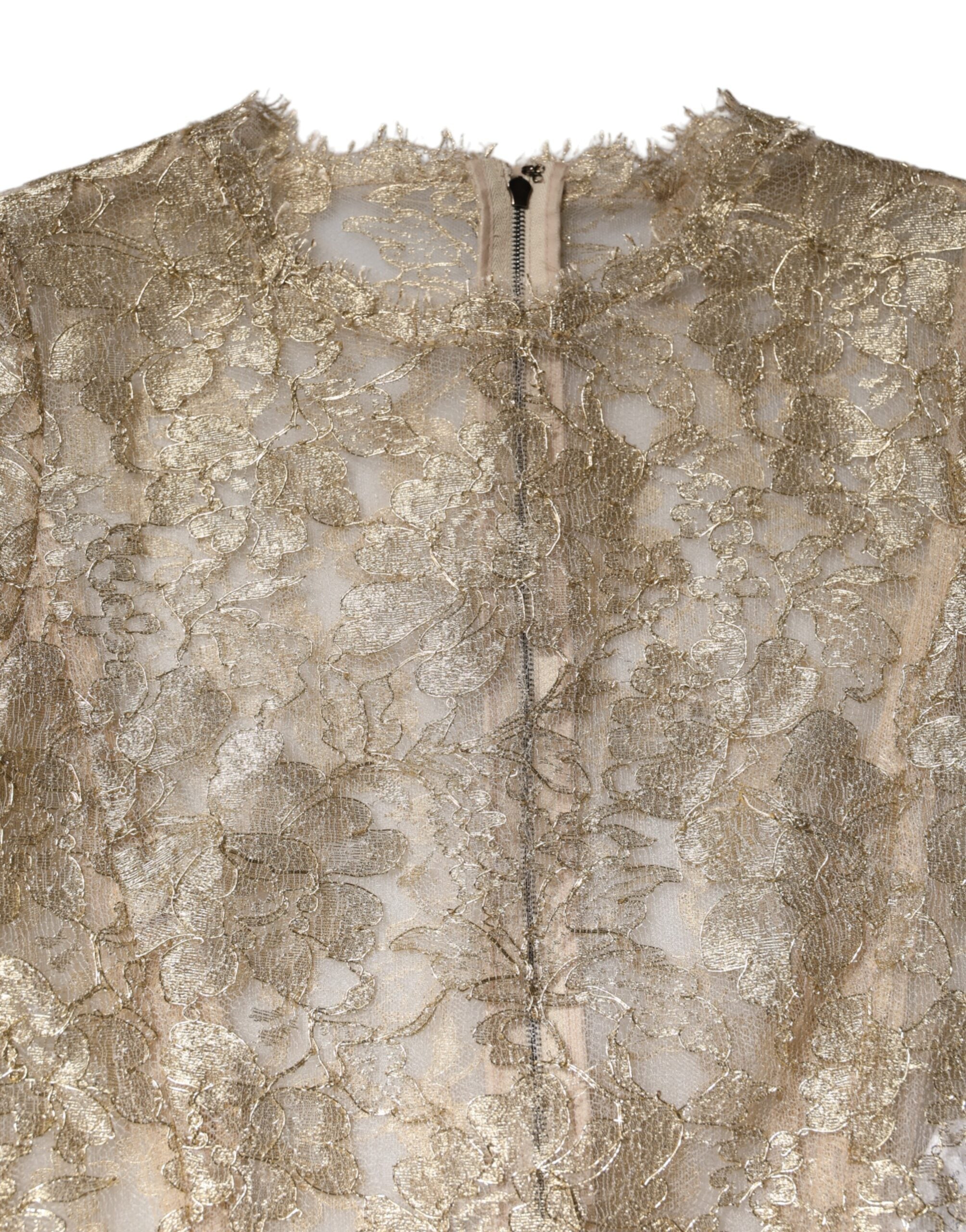 Goldfarbenes geblümtes Spitzenkleid mit langen Ärmeln und ausgestelltem Rock