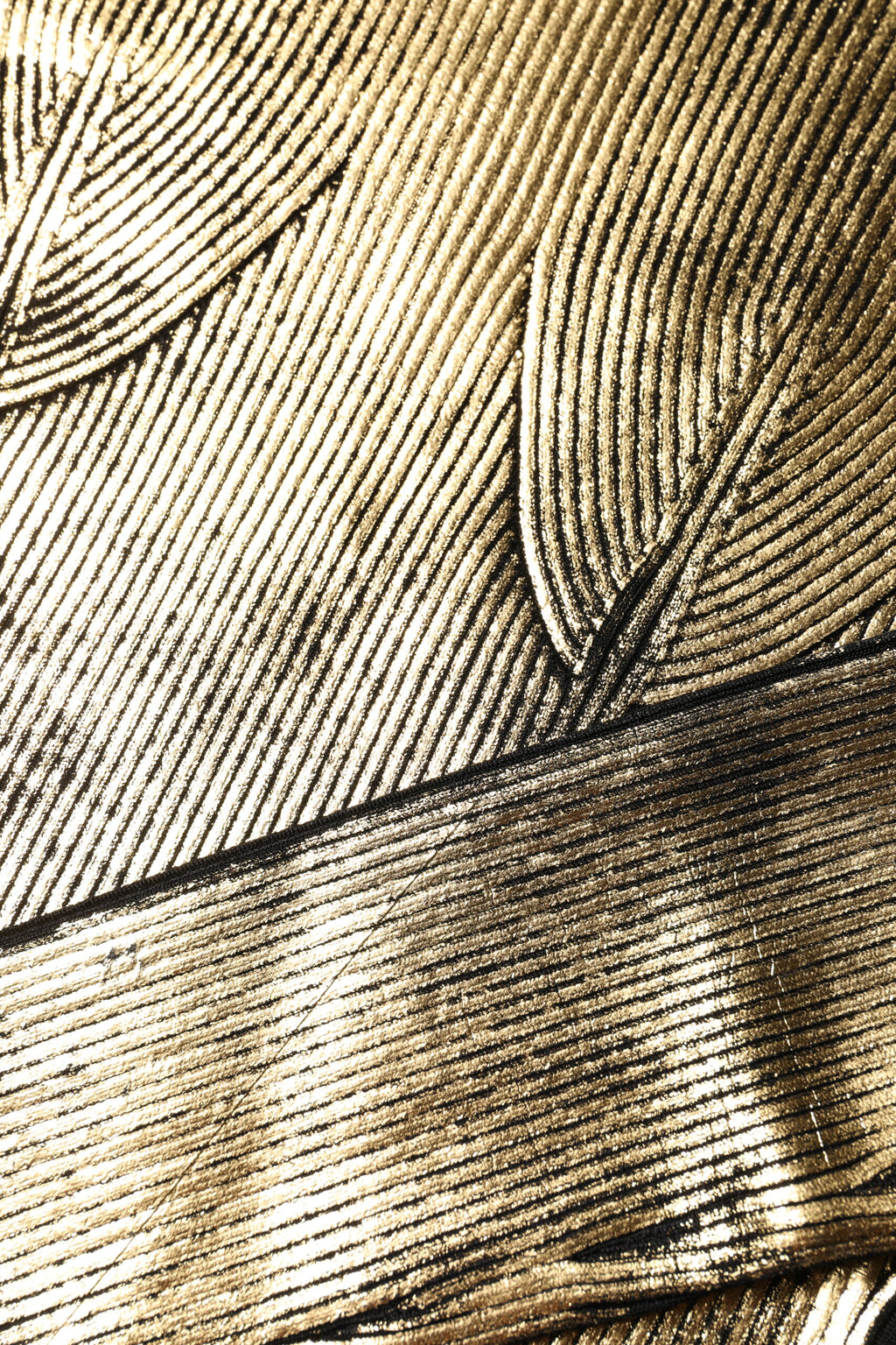 Maglia a maniche lunghe girocollo oro
