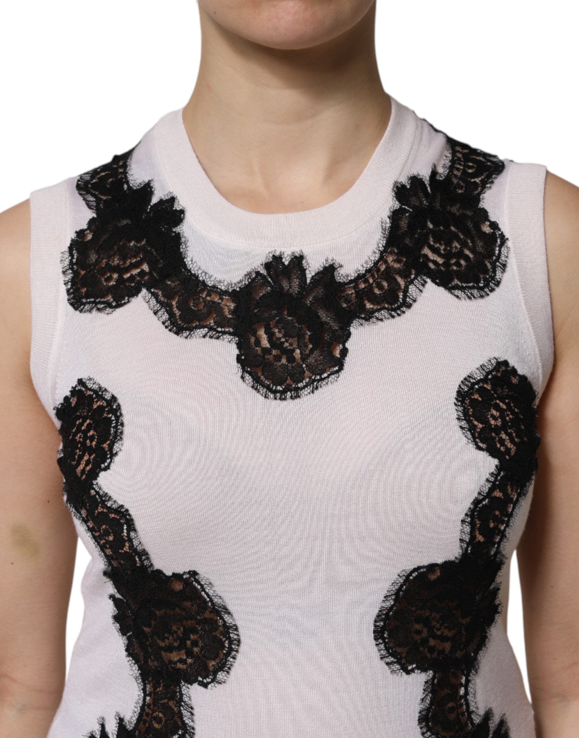 Weißes Kaschmir-Tanktop mit floralen Spitzendetails