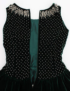 Grünes Samt-Maxikleid mit Kristallen