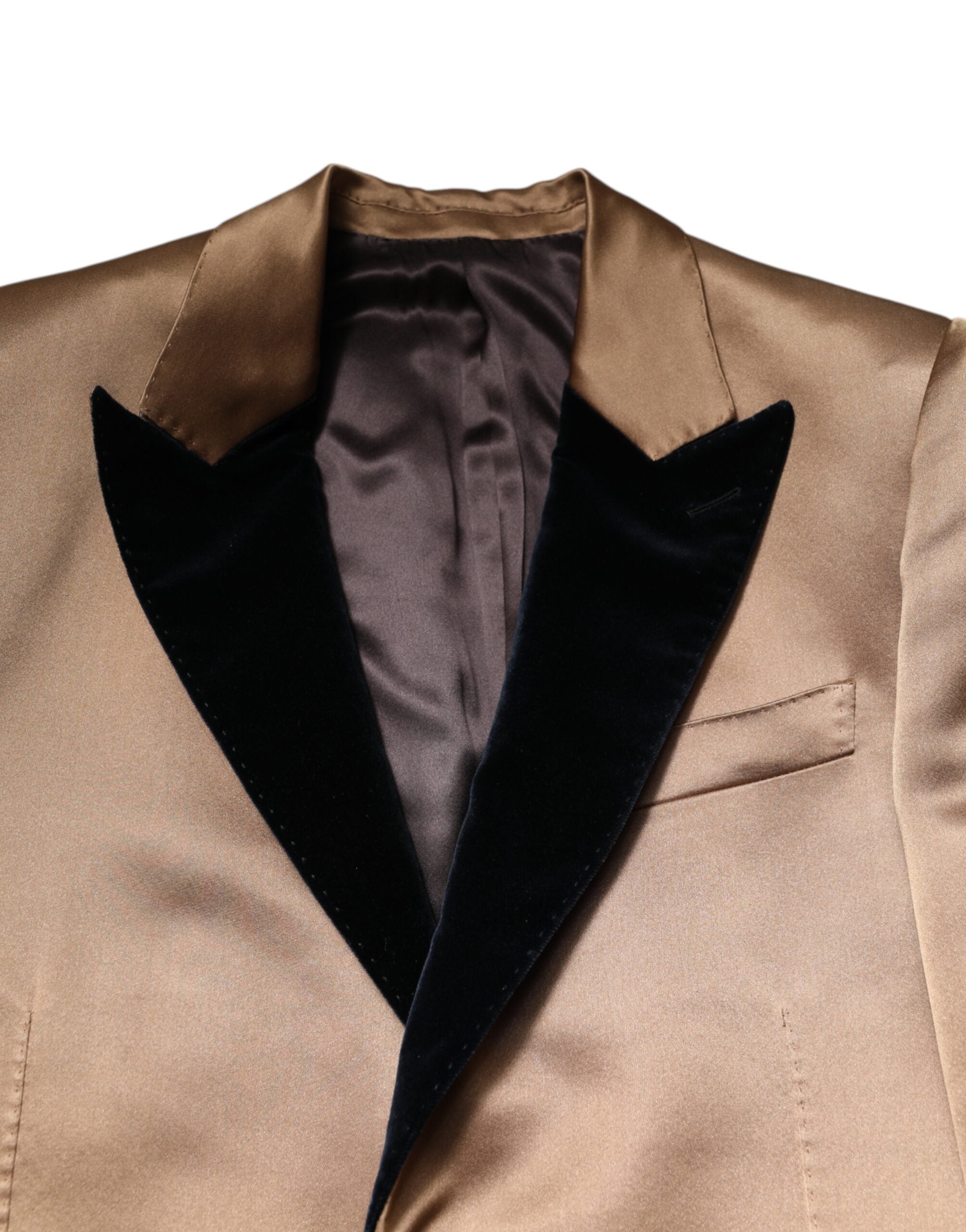 Brauner Seidentrenchcoat mit einer Knopfleiste