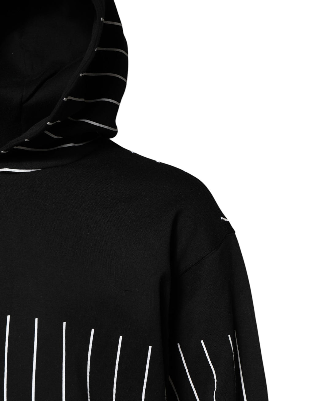 Schwarz-weiß gestreifter Kapuzenpullover