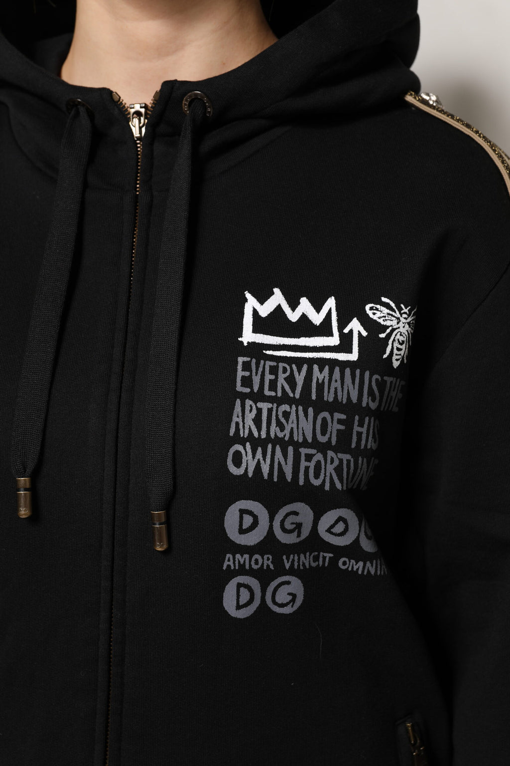 Schwarze Kapuzen-Sweatshirtjacke mit durchgehendem Reißverschluss und Logo