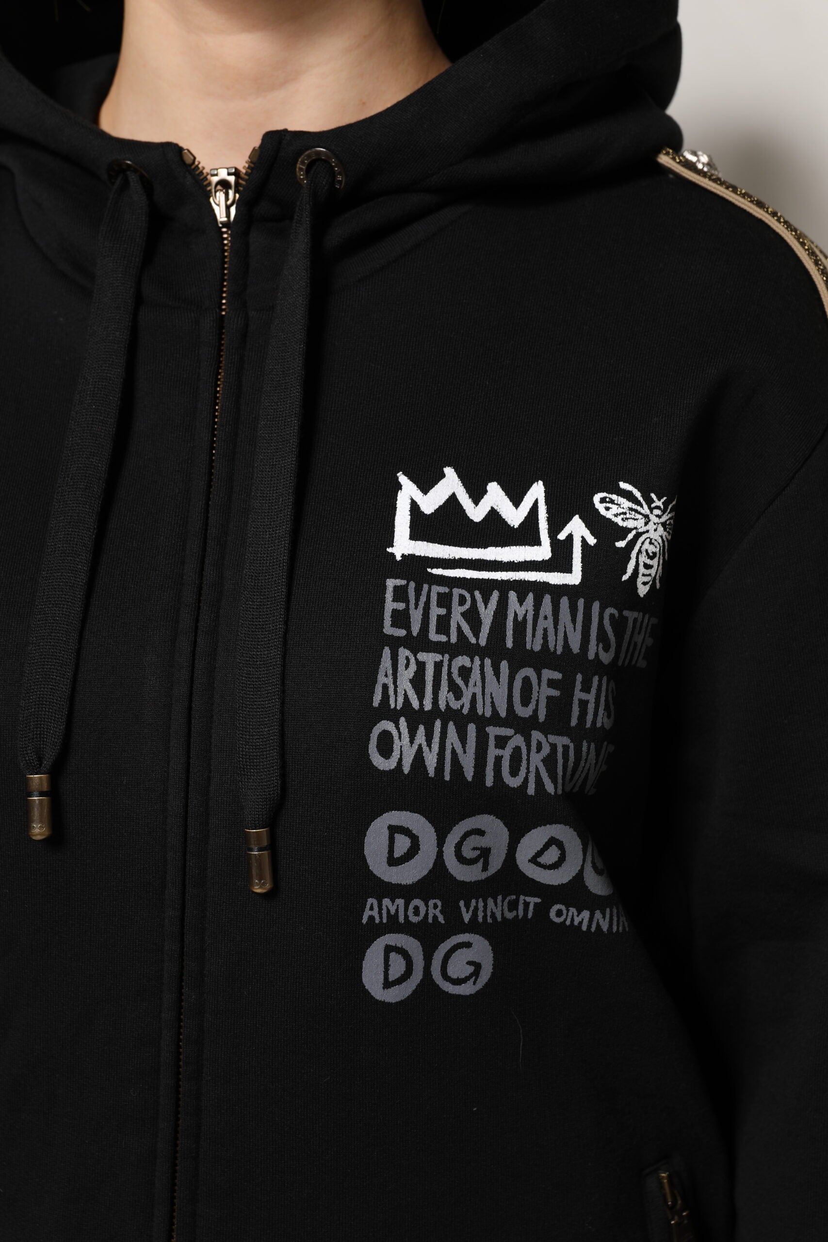 Schwarze Kapuzen-Sweatshirtjacke mit durchgehendem Reißverschluss und Logo