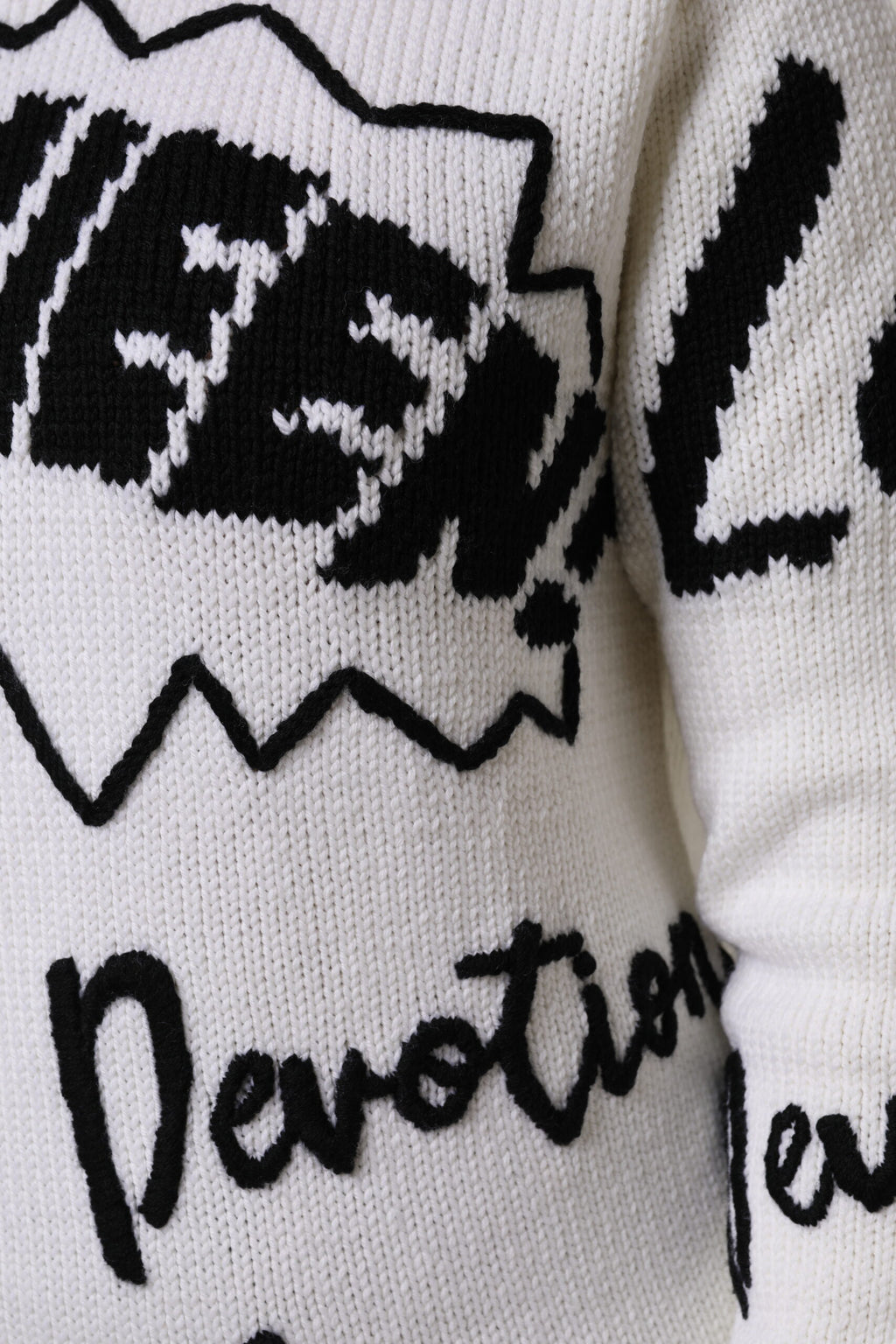 Weißer Pullover mit Rundhalsausschnitt aus Strick