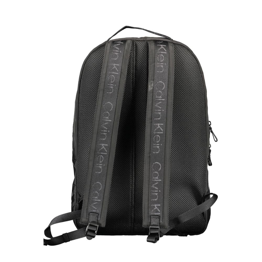 Schwarzer Herrenrucksack aus recyceltem Polyester