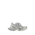 Graue klobige Turnschuhe aus Polyethylen