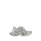 Graue klobige Turnschuhe aus Polyethylen