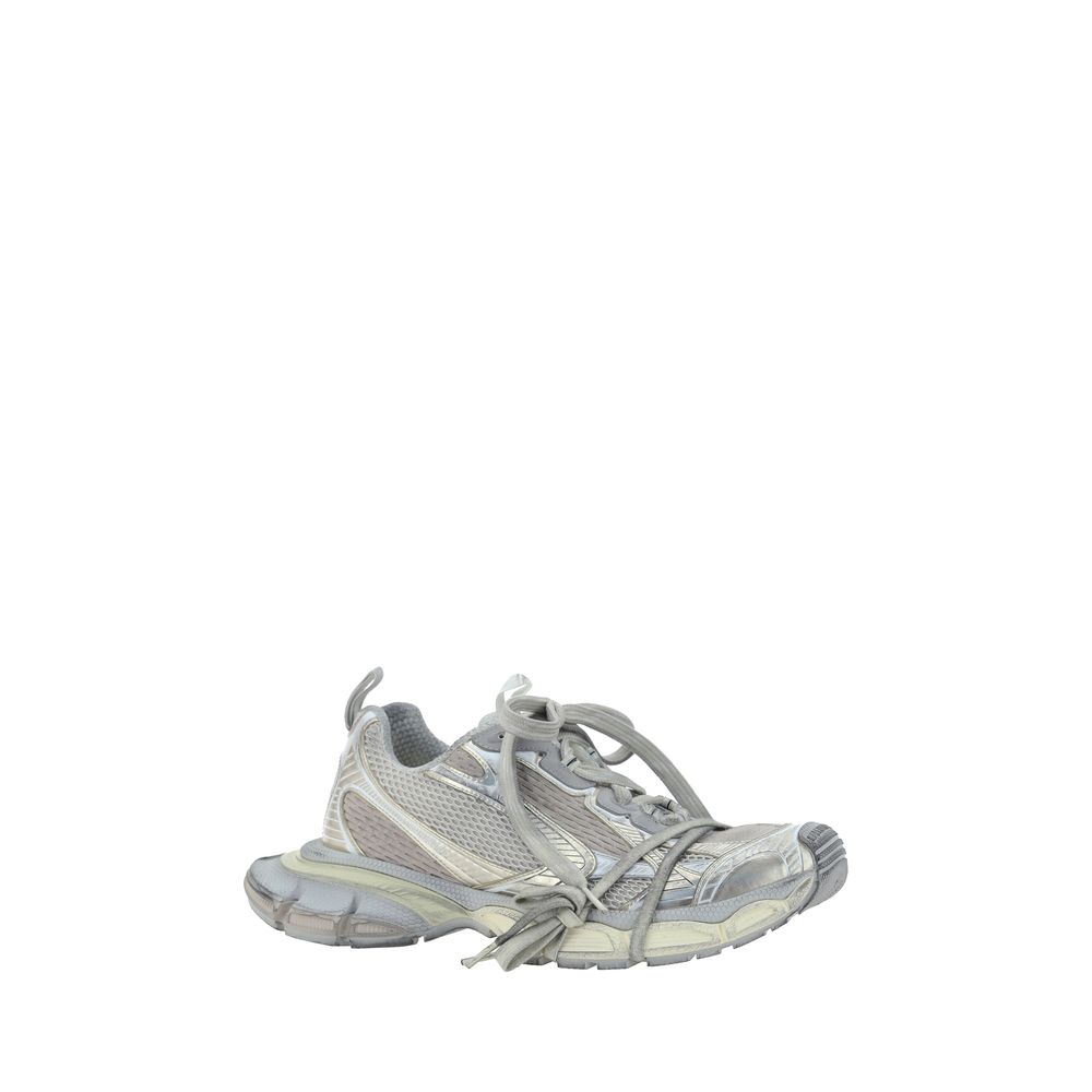 Graue klobige Turnschuhe aus Polyethylen