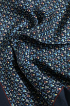 Blauer Cocktailseide Quadrat Foulard Tuch