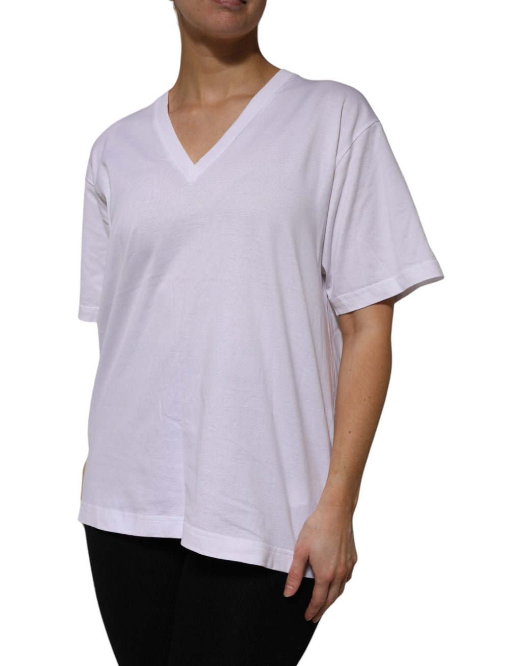 Weißes Baumwoll-T-Shirt mit kurzen Ärmeln und V-Ausschnitt