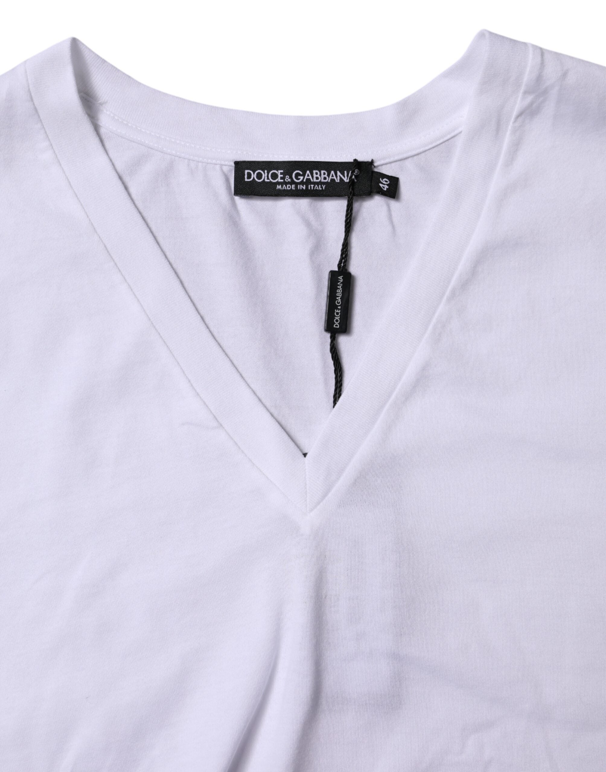 Weißes Baumwoll-T-Shirt mit kurzen Ärmeln und V-Ausschnitt