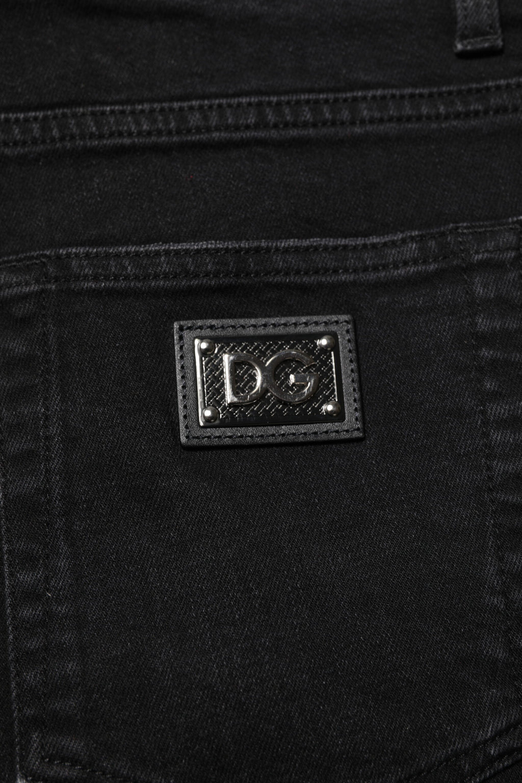 Jeans attillati da uomo in denim di cotone nero