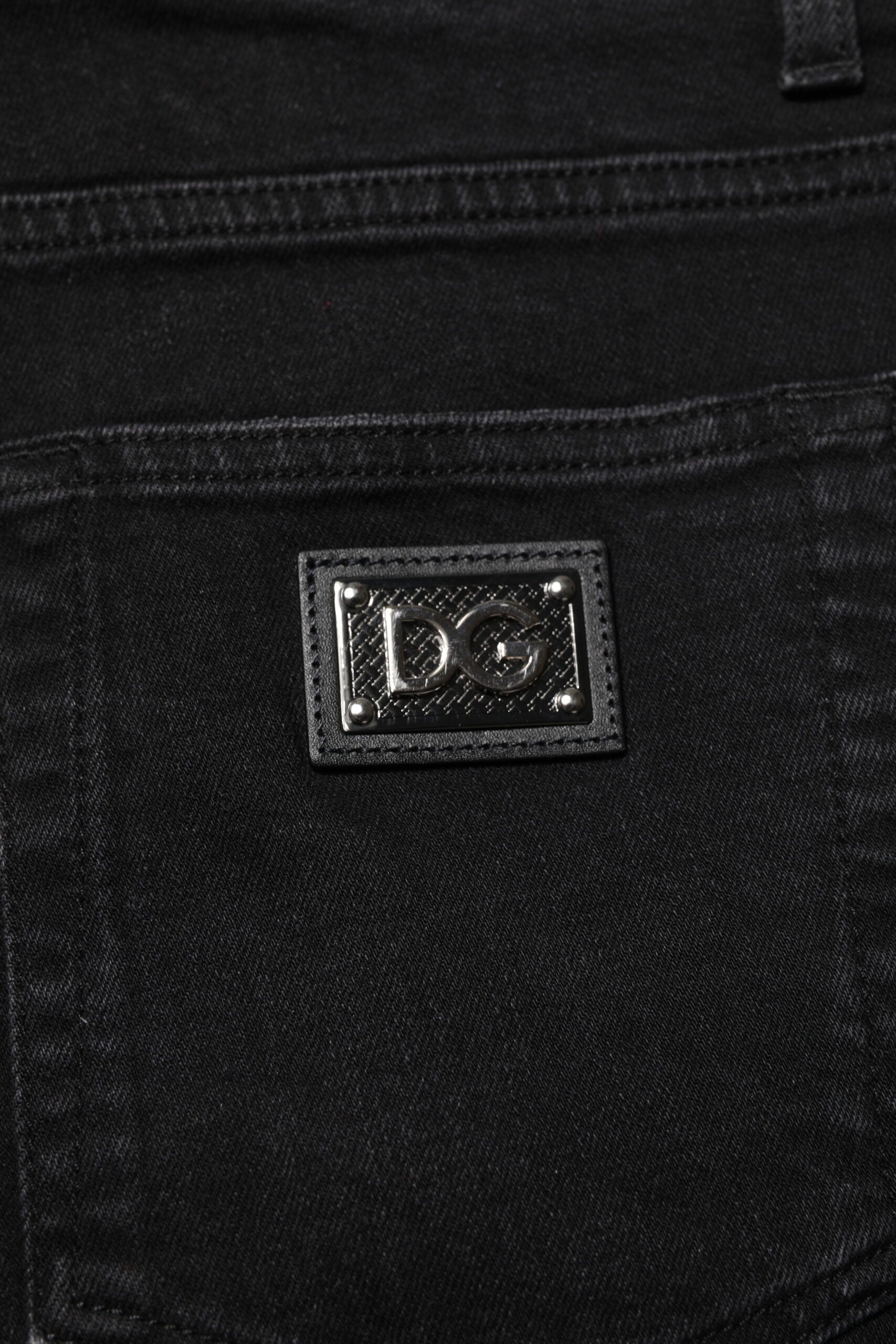 Jeans attillati da uomo in denim di cotone nero