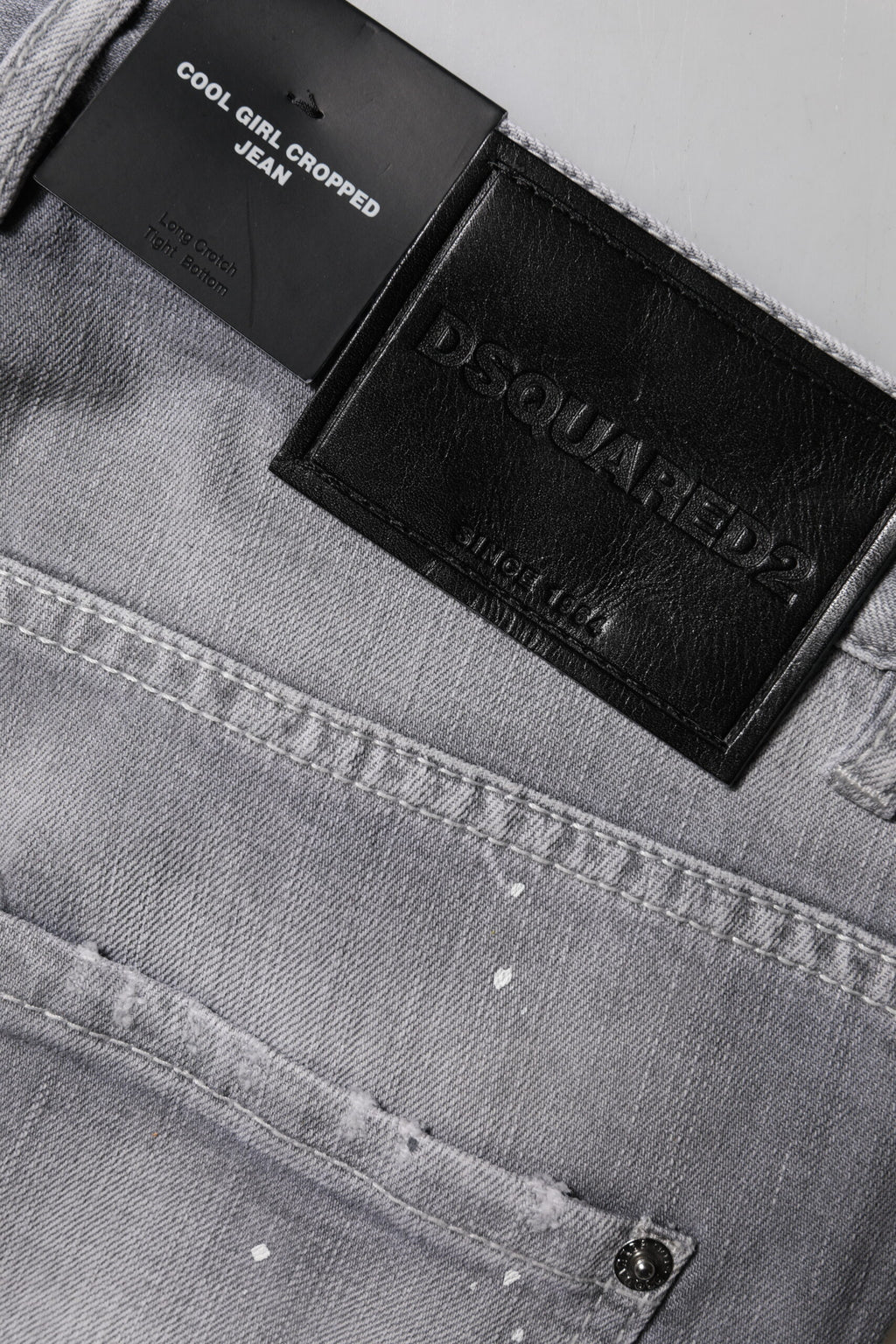Graue gewaschene Mid-Waist Tapered Jeans