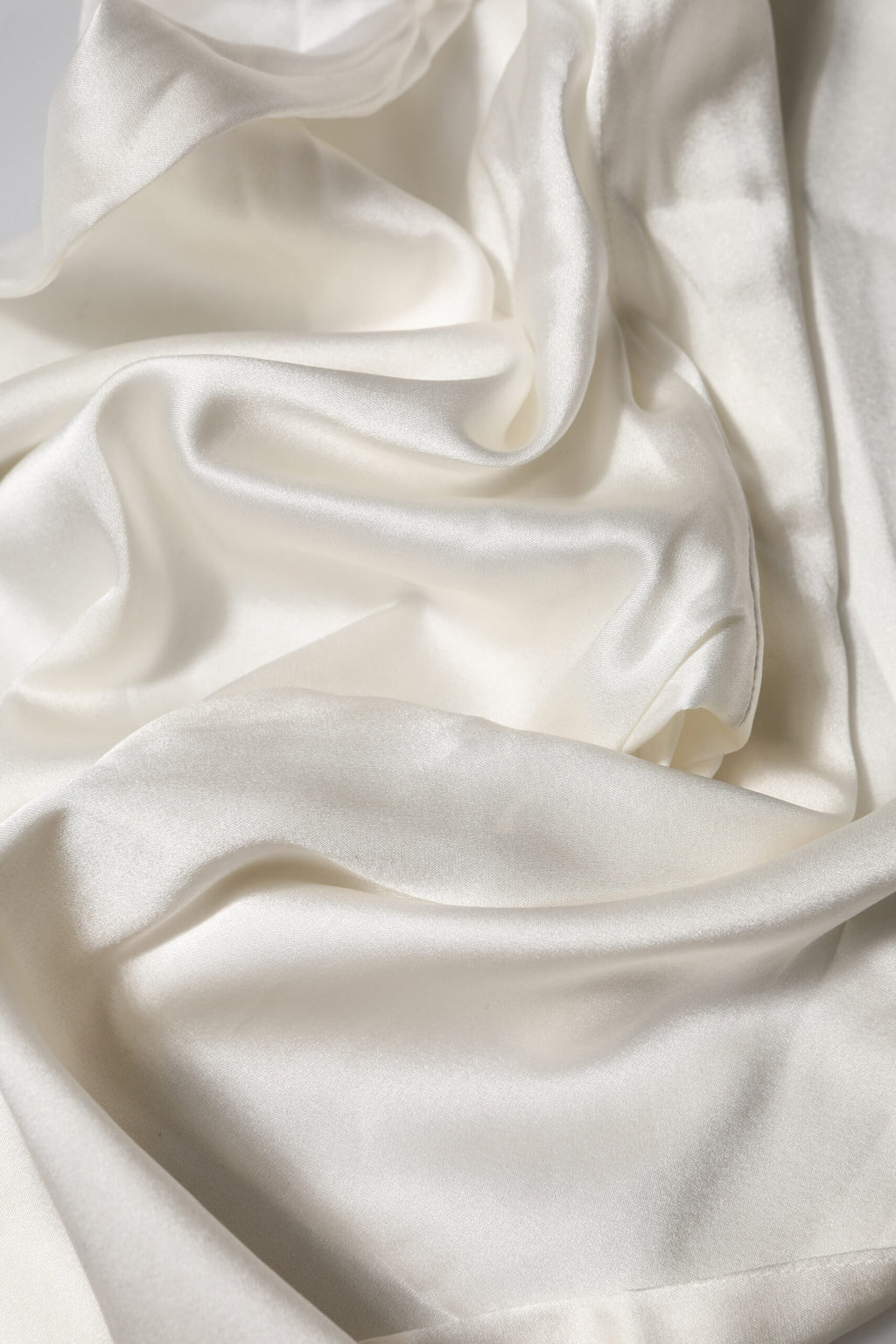 Elfenbeinseidengewebe zulaufende Hose mit hoher Taille
