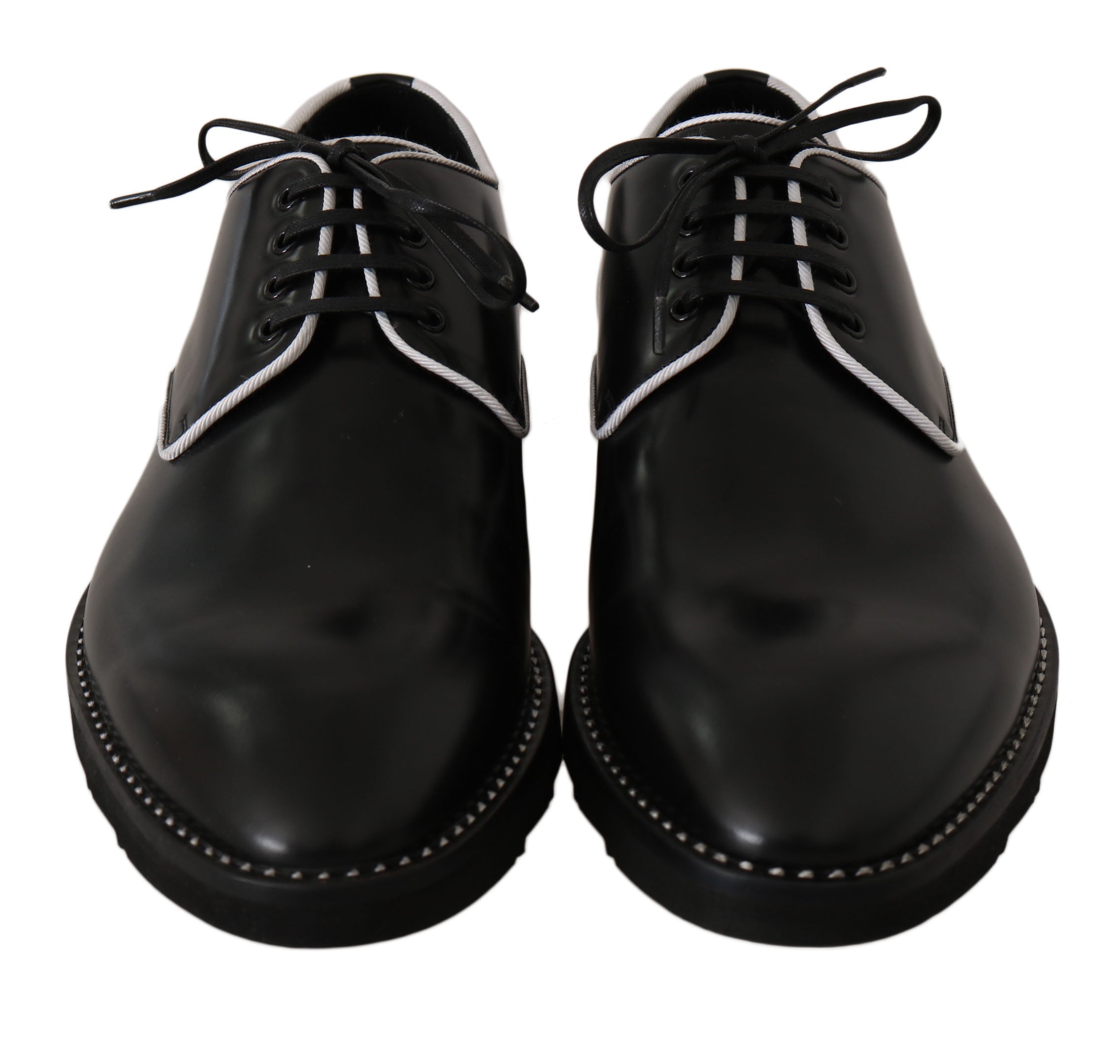 Schwarze Leder-Derbys mit weißer Linie