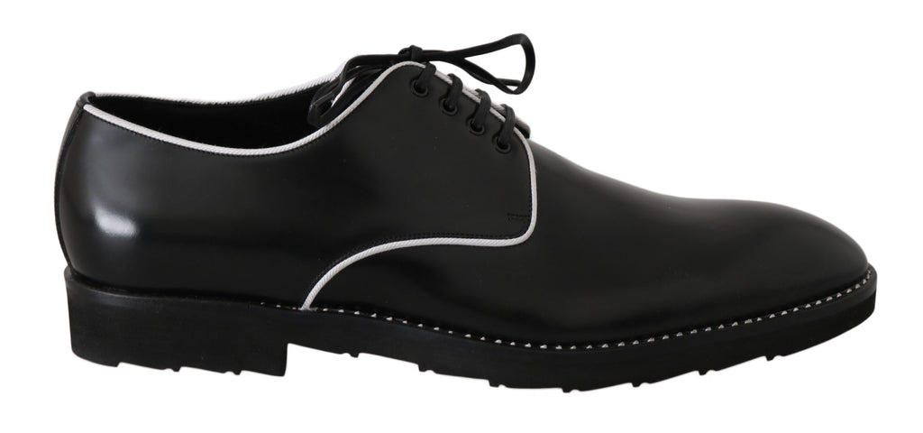 Schwarze Leder-Derbys mit weißer Linie