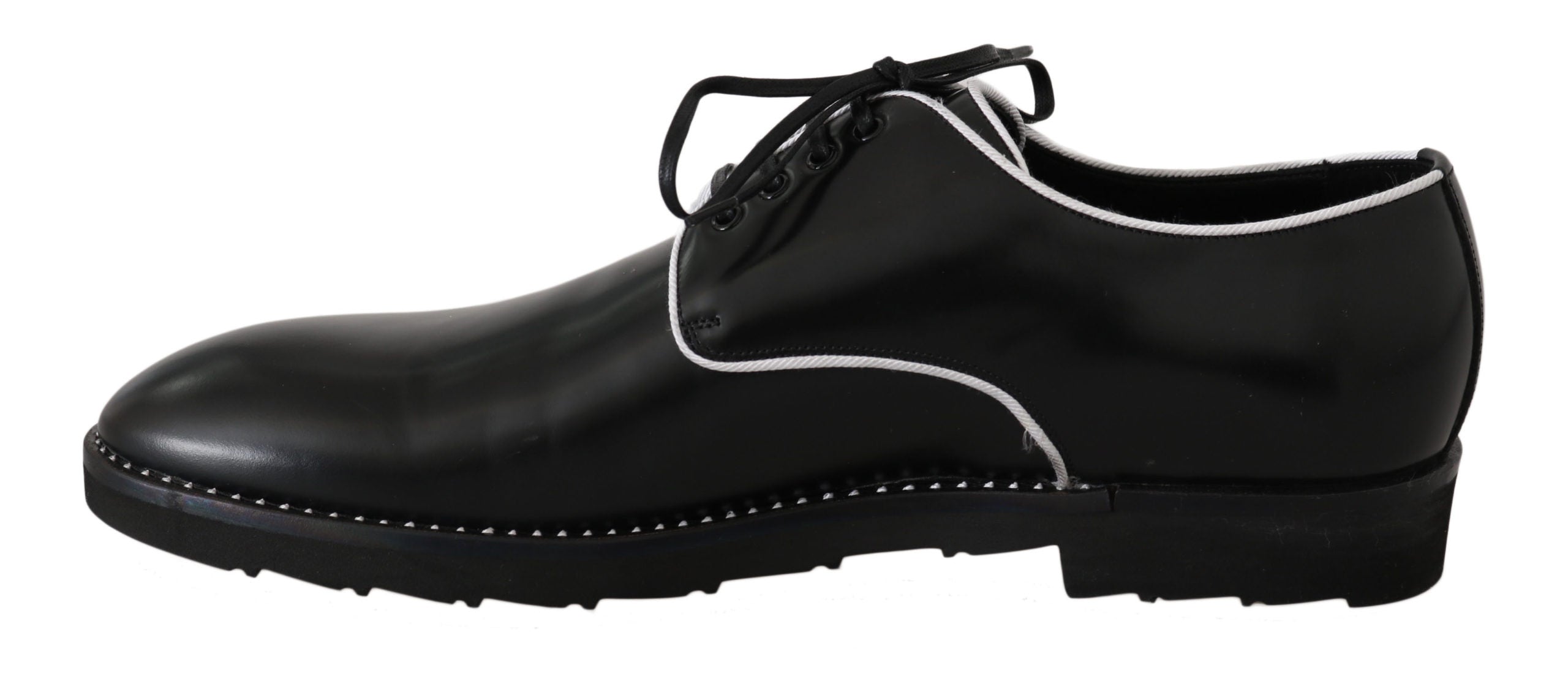 Schwarze Leder-Derbys mit weißer Linie