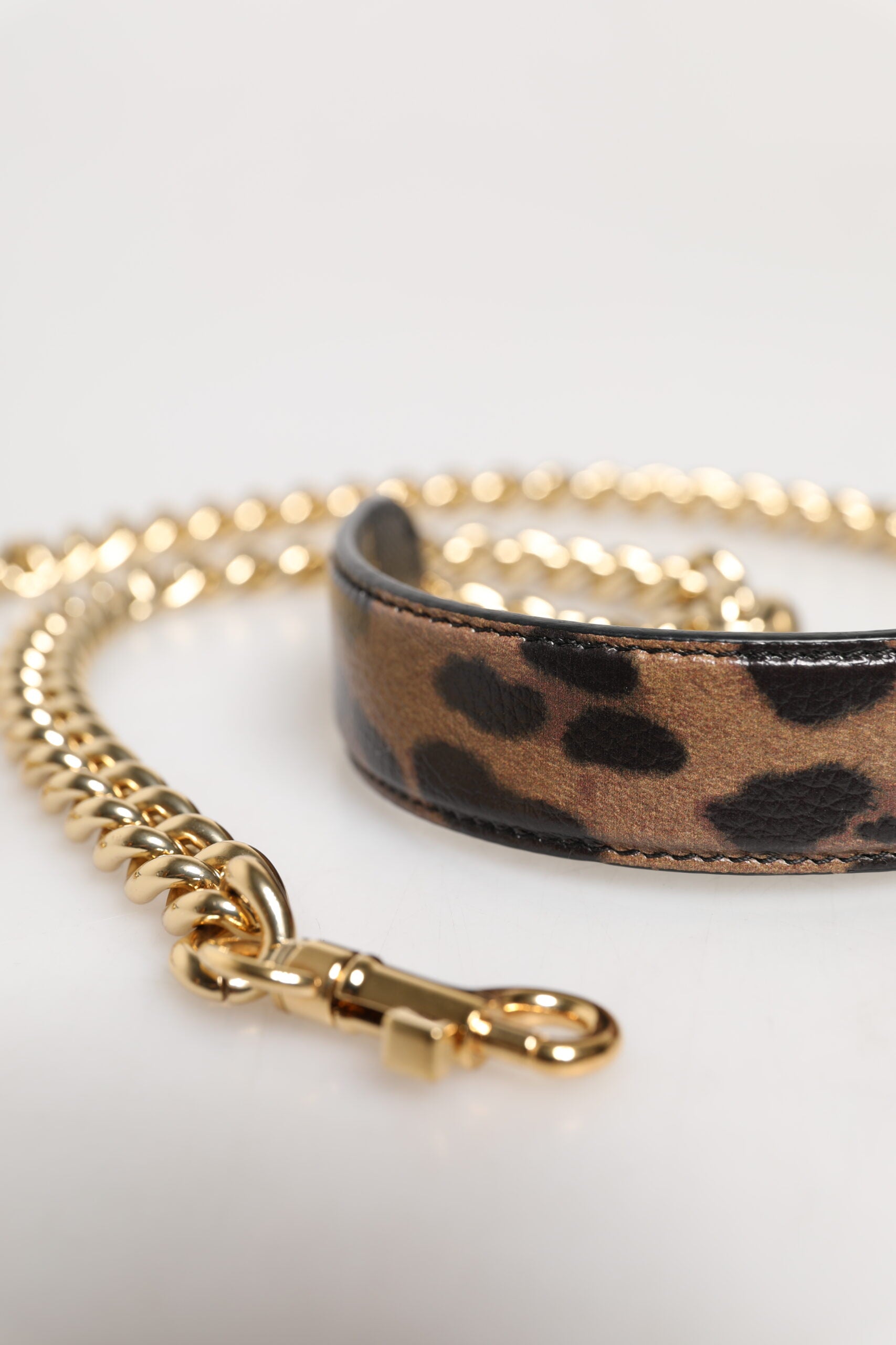 Schulterriemen mit Leopardenmuster in Braun und Gold-Messing-Kette