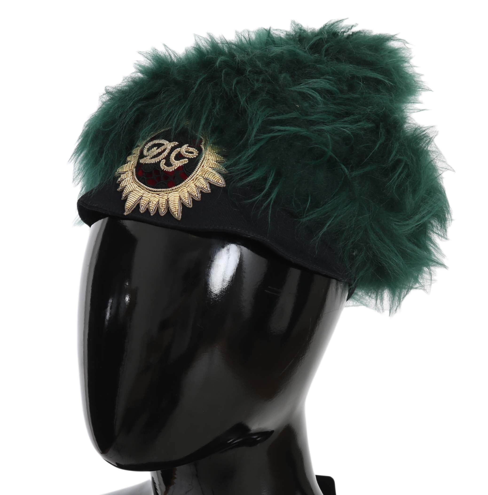 Cloche-Hut aus grünem Pelz mit gesticktem DG-Logo