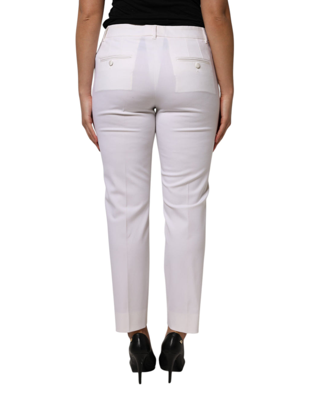 Weiße Wollhose mit schmal zulaufendem Bein und mittlerer Bundhöhe