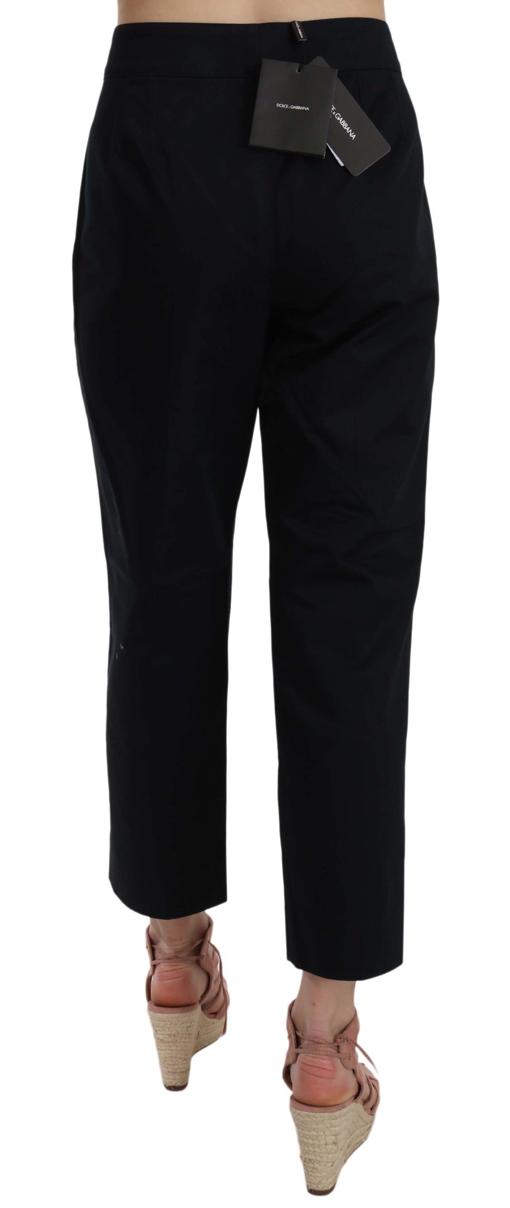 Schwarze Cropped Hose mit Knöpfen vorne und Verzierungen