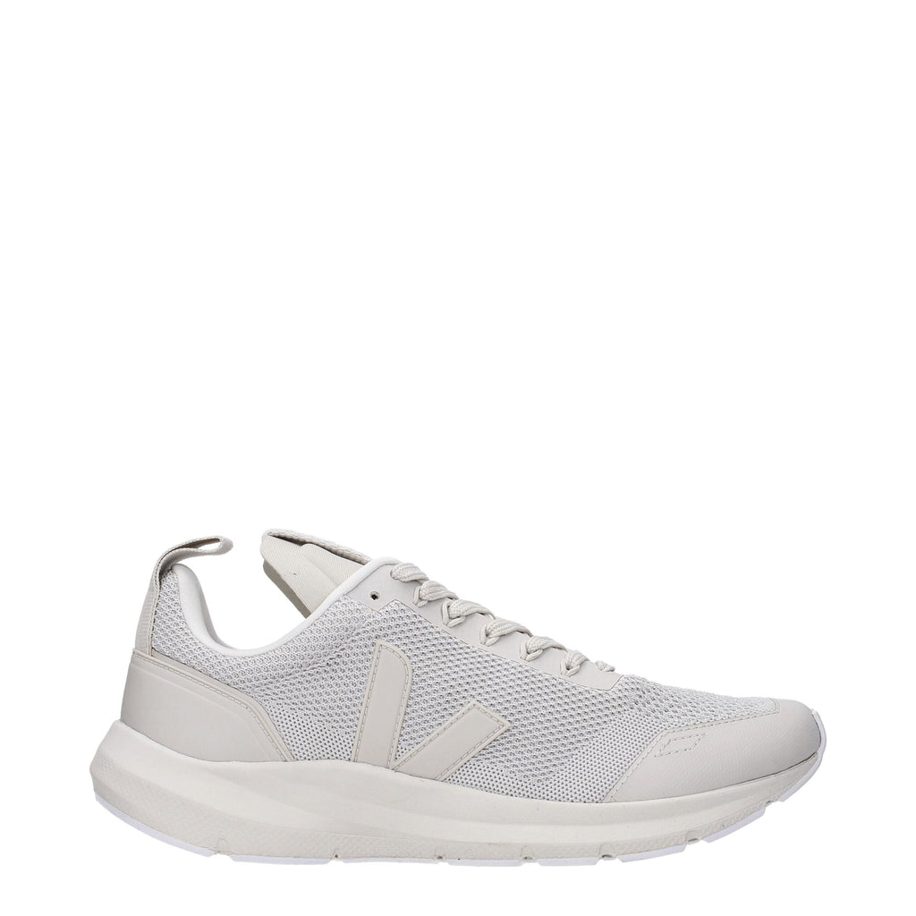 Graue Stoff-Sportschuhe