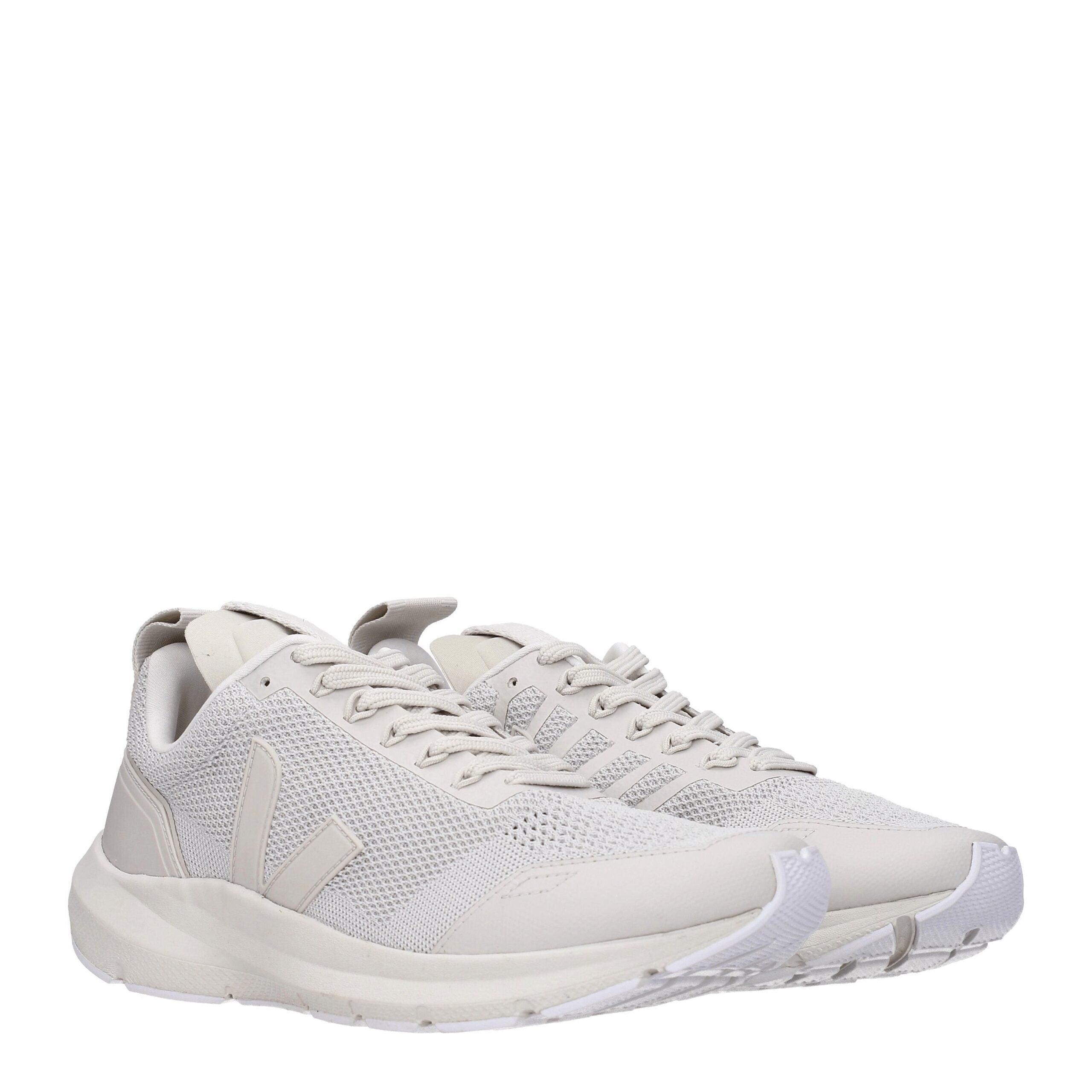 Graue Stoff-Sportschuhe