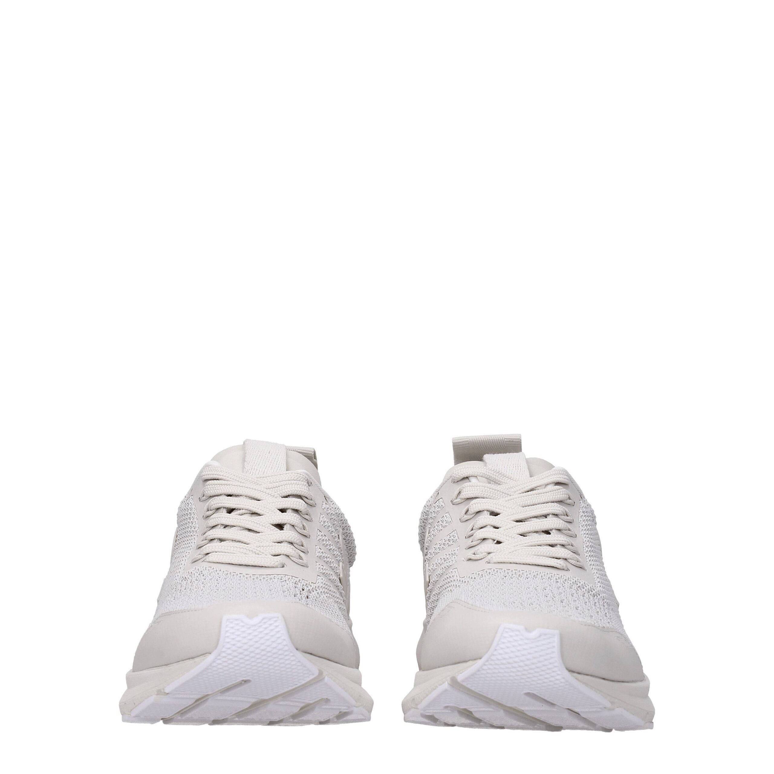 Graue Stoff-Sportschuhe