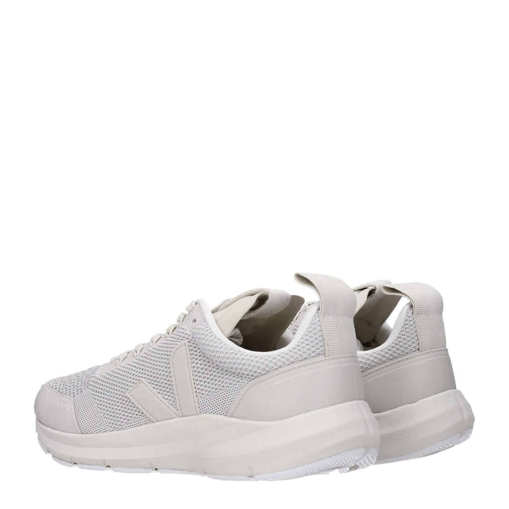 Graue Stoff-Sportschuhe