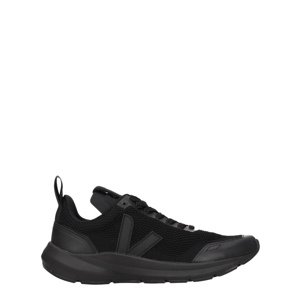 Schwarze Sportschuhe aus Stoff