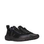 Schwarze Sportschuhe aus Stoff